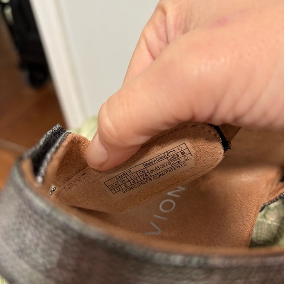 VIONIC Amber Black Metallic Strappy Slingback Comfort Arch Support Sandals - Picture 9 of 10